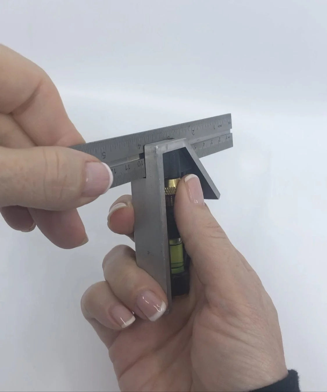 in Inches and Centimetres and Adjustable Brass Knob.- TC0842 MEGA