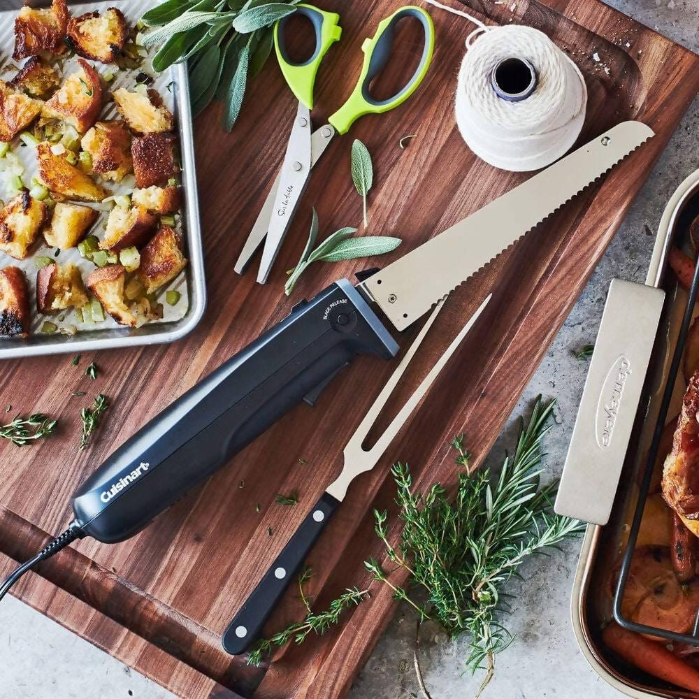 Cuisinart Electric Knife Set with Cutting Board easily carves through everything from meats