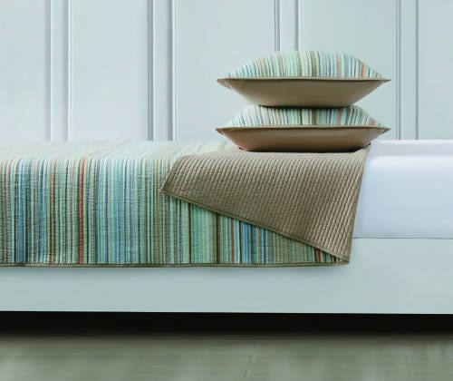 comforter to indulge in a blissful sleep.- 413724-0783048163950 dayana sifontes