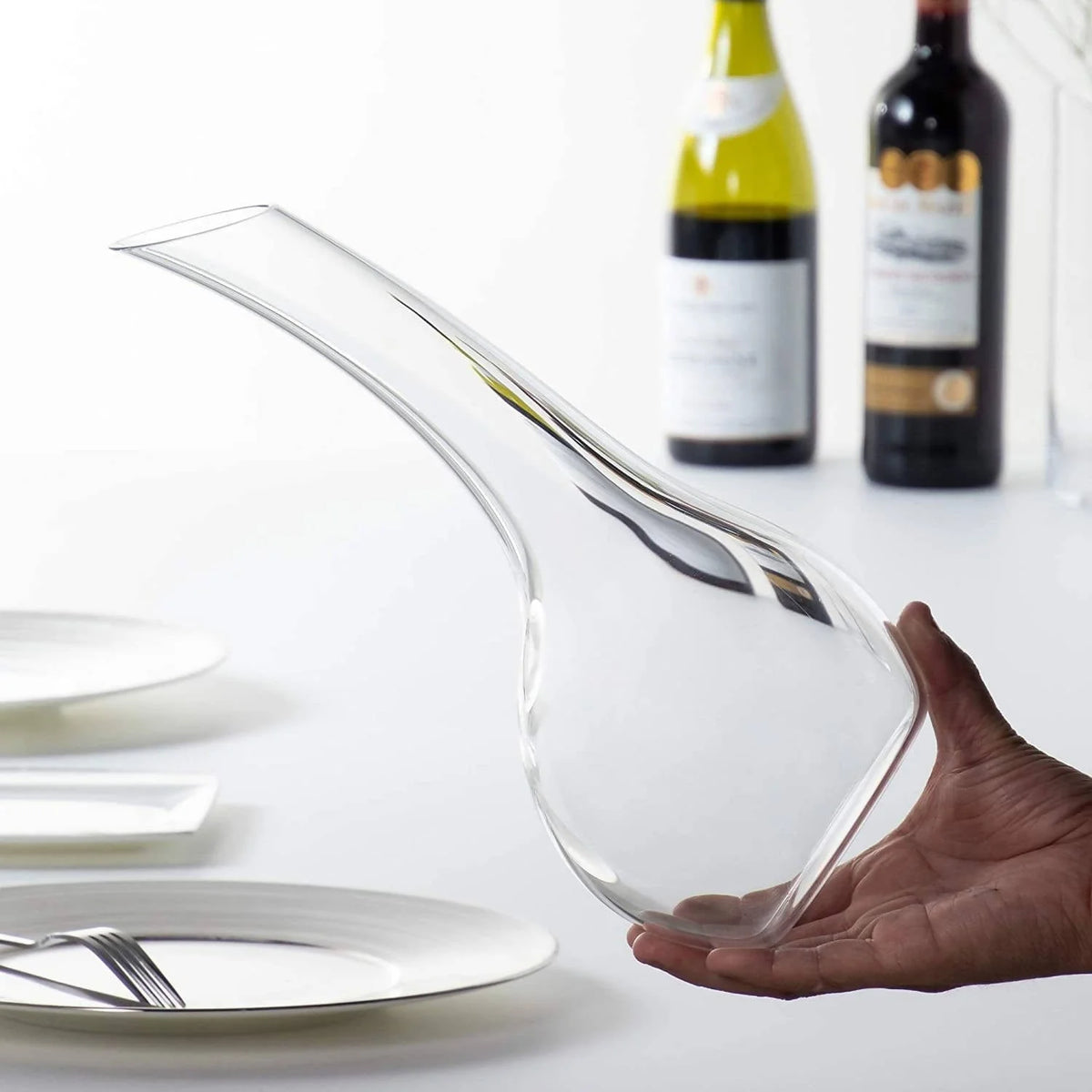 Riedel Decanter Cornetto Single Fatto A Mano allows for your wine to breath thereby bringing out aromas and hidden notes of flavors whilst creating a smooth drinking experience - 1977/00 Elegant AccScents