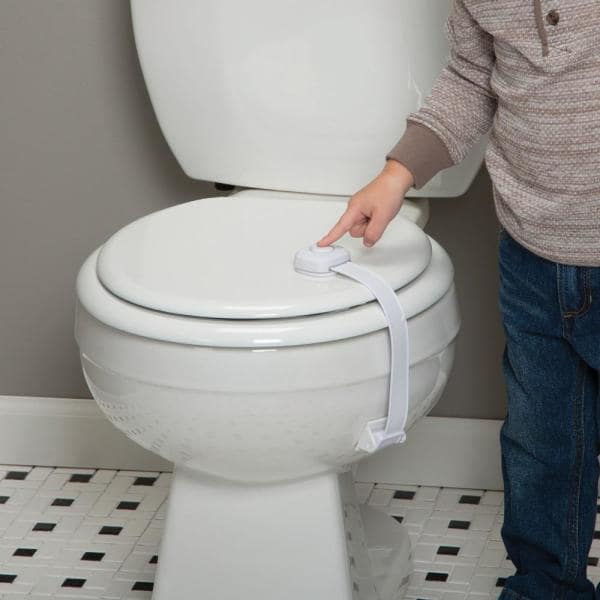 SAFETY 1ST Outsmart Toilet Lock: Safety 1st Outsmart Toilet Lock helps you keep them safer with the first ever decoy button - HS288 ebuystt