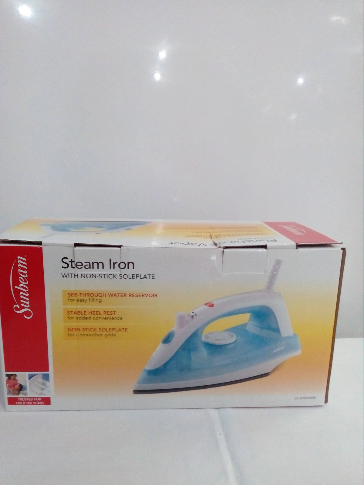 Sunbeam Steam Iron With Non-Stick Sole Plate - GCSBBV4405 Elegant AccScents