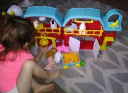 Roo Crew Farm House Play Set-570481 Hannah Frederick