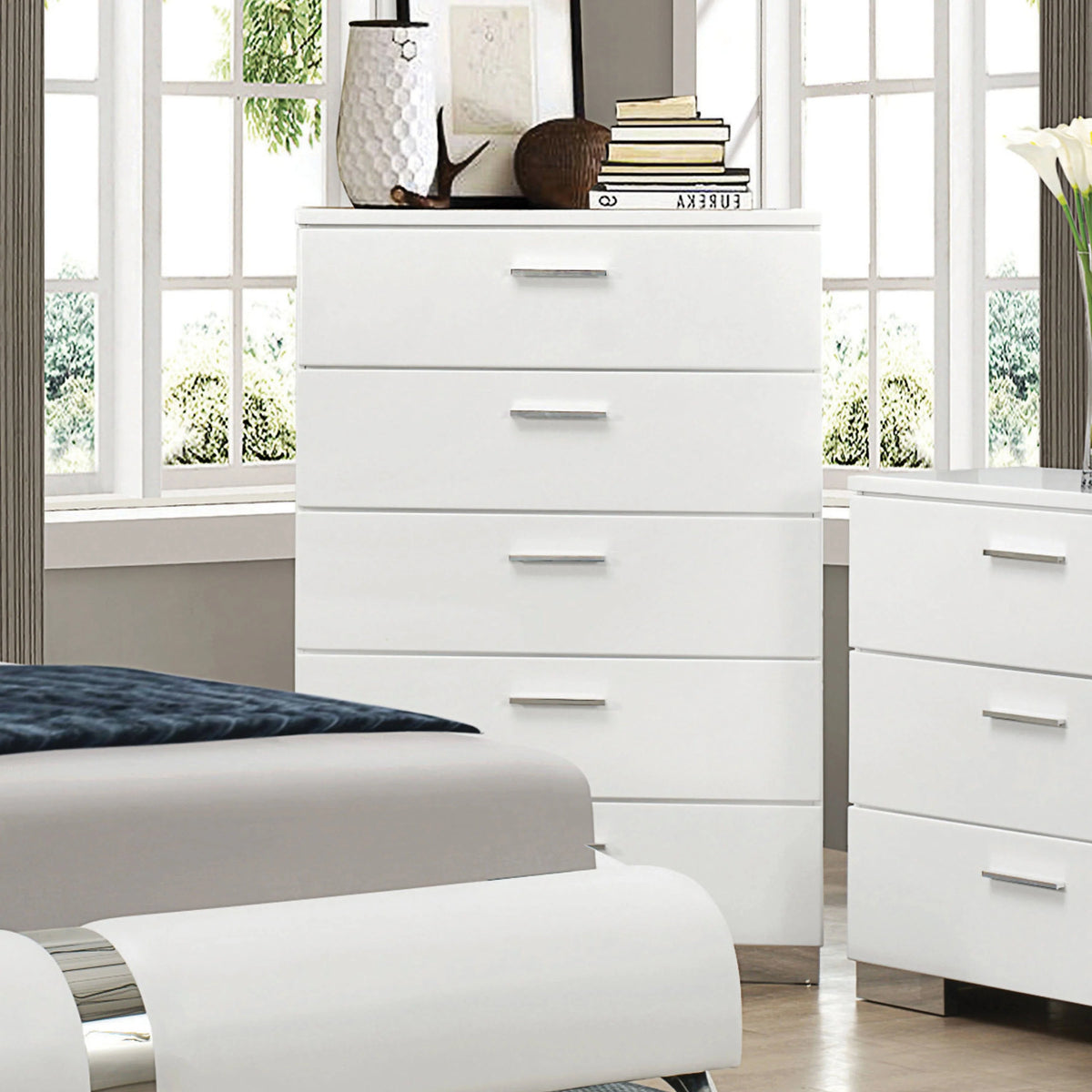 Felicity 5-Drawer Chest Glossy White - 203505 Pie's Variety Store