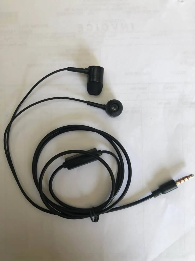 Samsung- Original Earphone Super Bass -Intelligent Mobile Phone. The headphones have been designed with comfort as a priority and feature soft rubber ear tips that fit ergonomically in the ear directing sound to the optimal part of the ear.-SMA-20 Ravi Singh
