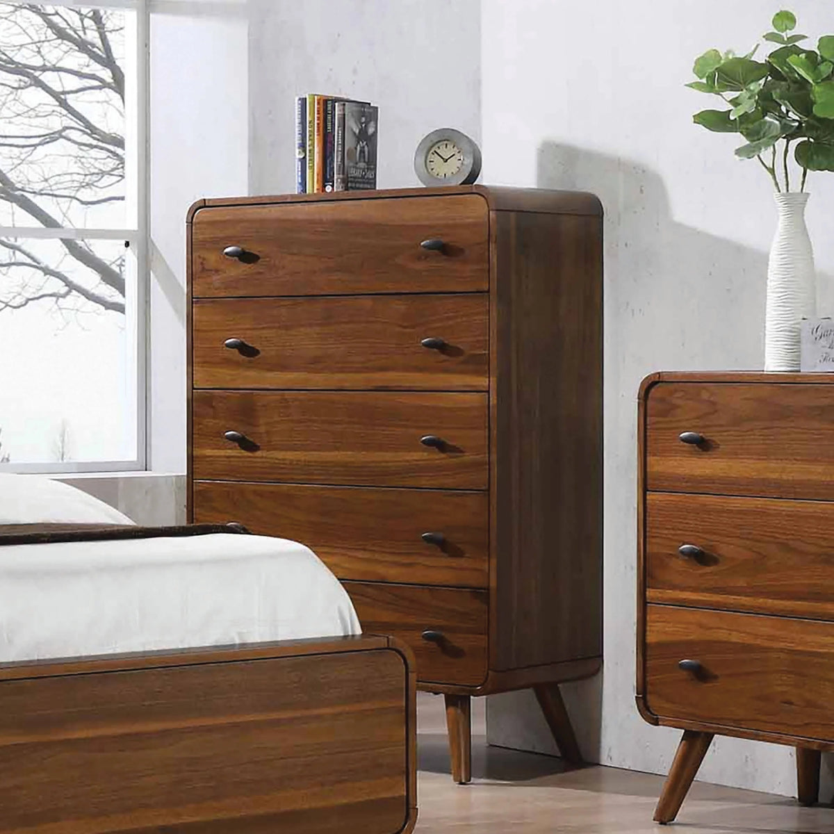 Robyn 5-Drawer Chest Dark Walnut - 205135 Pie's Variety Store