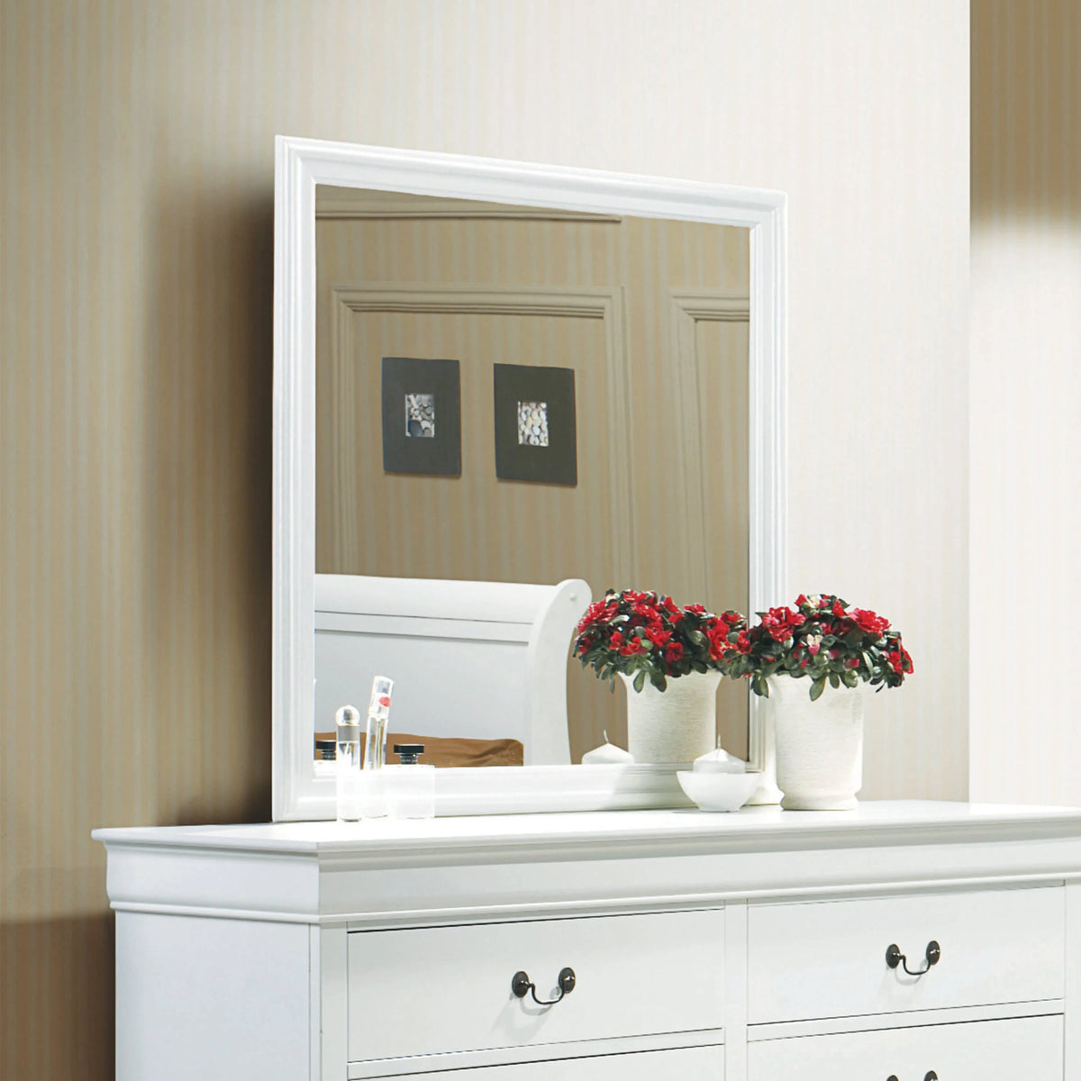 Louis Philippe Queen Sleigh Panel Bed White 4PC Set - SET4PC204691Q Pie's Variety Store